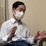 青葉容疑者の逮捕を受け、心情を語る津田伸一さん＝加古川市内