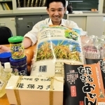 姫路市内のひとり親家庭に配達する２カ月分の地場産品＝姫路市役所