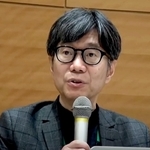 立命館大学経済学部教授の松尾匡さん＝東京都（本人提供）