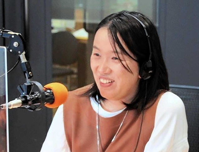番組収録中の湊かなえさん（武庫川女子大学提供）