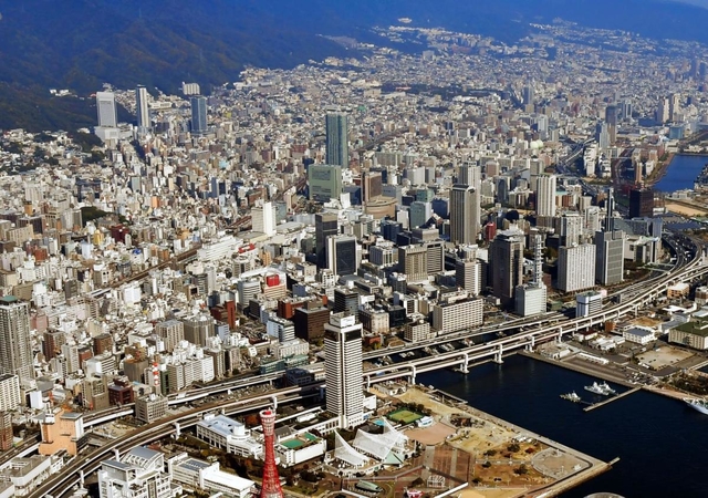 神戸市中心部＝２０１６年１１月撮影