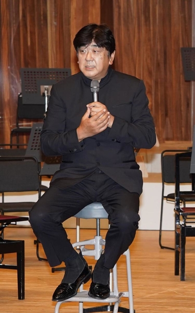 指揮者の佐渡裕さん＝１９日午後、西宮市高松町２、兵庫県立芸術文化センター（撮影・斎藤雅志）