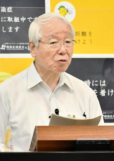 「感染症等対策室」の設置について説明する兵庫県の井戸敏三知事＝２６日午後、兵庫県庁