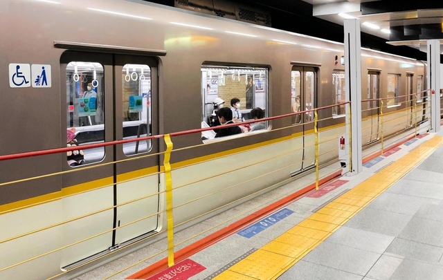 阪神神戸三宮駅に設置される昇降ロープ式のホーム柵の完成イメージ（阪神電気鉄道提供）