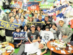 プロ野球グッズがあふれ、元プロ野球選手を招いたイベントも開かれてきた「リリーズ神田スタジアム」＝２０１５年（同店提供）