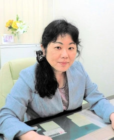 夫を自死で亡くした佃祐世弁護士（提供写真）