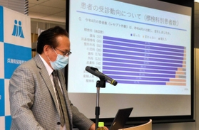 アンケート結果を発表する兵庫県保険医協会の西山裕康理事長＝神戸市中央区海岸通１
