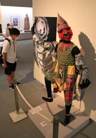 開幕した「驚異と怪異」展の会場＝２３日午前、姫路市本町（撮影・小林良多）