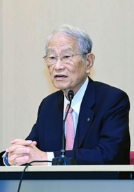 富岳の世界一獲得を受け、あいさつする松本紘理研理事長＝２３日午前、神戸市中央区港島南町７（撮影・中西幸大）