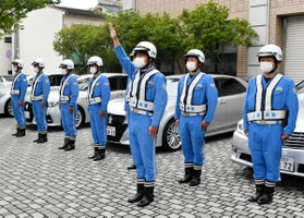決意表明をする交通機動隊隊隊員ら＝神戸市兵庫区松原通４