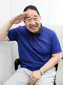鉄道動画の発信を始めた羽川英樹さん＝神戸新聞社