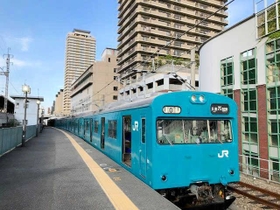ＪＲ和田岬線の１０３系車両（羽川英樹さん提供）