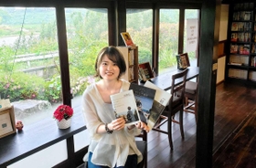 移住先の淡路島で暮らす幸せを語る藤本沙紀さん。「コロナは自分なりの幸せと向き合うチャンス」と語る＝洲本市