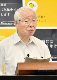「感染症等対策室」の設置について説明する兵庫県の井戸敏三知事＝２６日午後、兵庫県庁