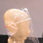 兵庫県社会福祉事業団が開発・販売しているフェースシールド（同事業団提供）