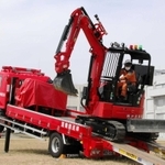 神戸市消防局が導入した重機搬送車両「神消３４」＝神戸市北区ひよどり北町３、市民防災総合センター