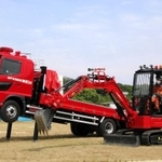 神戸市消防局が導入した重機搬送車両「神消３４」＝神戸市北区ひよどり北町３、市民防災総合センター