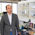 神戸大大学院教授　中屋敷均さん＝神戸市灘区、神戸大学