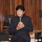 指揮者の佐渡裕さん＝１９日午後、西宮市高松町２、兵庫県立芸術文化センター（撮影・斎藤雅志）