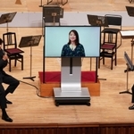 演奏の前に新型コロナウイルス渦での活動について振り返る指揮者の佐渡裕さん（左）ら＝１９日午後、西宮市高松町２、兵庫県立芸術文化センター（撮影・斎藤雅志）