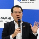 記者会見で抱負を語る阪神高速道路会社の吉田光市社長＝２６日午後、大阪市北区中之島３、阪神高速道路会社