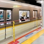 阪神神戸三宮駅に設置される昇降ロープ式のホーム柵の完成イメージ（阪神電気鉄道提供）