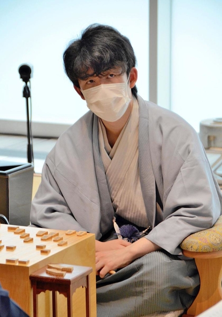 王位戦第１局を制した藤井聡太七段＝２日午後、愛知県豊橋市、ホテルアークリッシュ豊橋