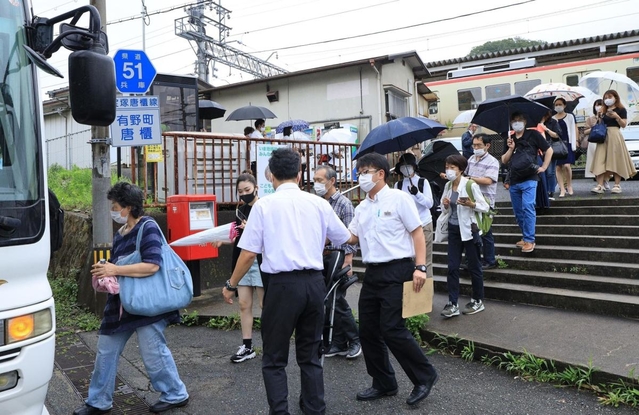 神戸新聞next 総合 県内で強い雨 神鉄三田線 倒木で一時運転見合わせ