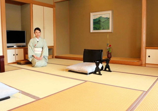 木村王位と藤井棋聖による対局が行われる客室＝神戸市北区