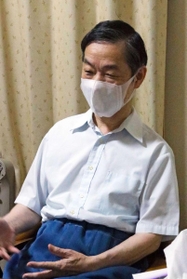 事件発生から１年を前に、思いを語る遺族の津田伸一さん＝加古川市内