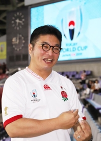 ラグビー・ワールドカップ日本大会の観戦で神戸を訪れた松尾諭さん＝２０１９年９月２６日、神戸市兵庫区御崎町１