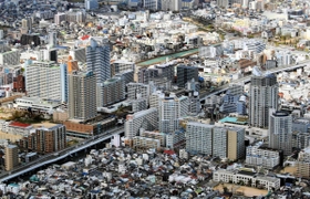 事業完了のめどが立ち、神戸市が再開発事業の検証に乗り出す新長田駅南地区＝２０１９年４月、神戸市長田区