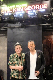 音楽出版事業に参入するチキンジョージの児島勝専務（左）とチキンジョージ・パブリッシャーズの谷奥孝司新社長＝神戸市中央区下山手通２