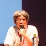江原河畔劇場で、「先端的すぎず、ありきたりでもない集客を見込める演目を選んだ」と語る平田オリザさん＝豊岡市日高町日置（撮影・阿部江利）