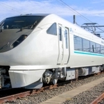 ２０１９年３月から通勤特急「らくラクはりま」として運行している２８９系車両（ＪＲ西日本提供）