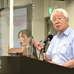 新型コロナウイルスの感染拡大を受け会見する井戸敏三知事＝１７日午後、兵庫県庁（撮影・秋山亮太）