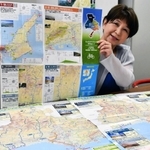 兵庫県が作製した「ひょうごサイクリングモデルルート」の冊子＝兵庫県庁