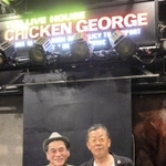 音楽出版事業に参入するチキンジョージの児島勝専務（左）とチキンジョージ・パブリッシャーズの谷奥孝司新社長＝神戸市中央区下山手通２
