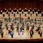 オペラ歌手と合唱団、兵庫芸術文化センター管弦楽団による演奏会＝兵庫県立芸術文化センター（同センター提供）