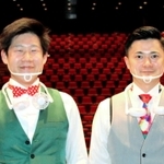 合唱団メンバーは携帯扇風機を首に掛け、マウスシールドを着けて歌った（兵庫県立芸術文化センター提供）