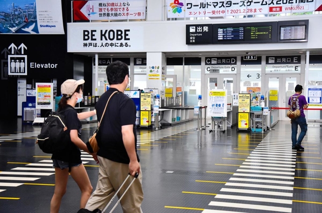 いつものお盆と異なり、閑散とする神戸空港＝８日午後、神戸市中央区（撮影・秋山亮太）