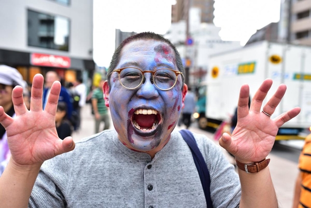 ゾンビになった岡本健准教授（本人提供）