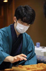 二つ目のタイトル奪取に王手をかけた藤井聡太棋聖＝５日午後、神戸市北区有馬町、旅館「中の坊瑞苑」（撮影・鈴木雅之）