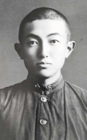 旧制長崎医科大の学生だった植田泰輔さん（芳光さん提供）