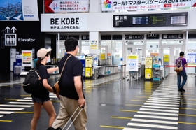 いつものお盆と異なり、閑散とする神戸空港＝８日午後、神戸市中央区（撮影・秋山亮太）