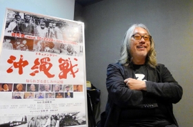 「現在の沖縄の映像も交え、今につながる話なのだということを強調した」と話す太田隆文監督＝大阪市内