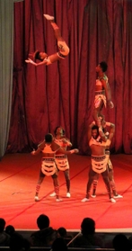 次々と離れ業が繰り出されたポップサーカス姫路公演＝２０１７年２月、姫路市神屋町