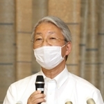 院内感染の調査報告書について質問に答える神戸市立医療センター中央市民病院の木原康樹院長＝７日午後、神戸市役所（撮影・辰巳直之）