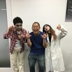 ゾンビに囲まれた岡本健准教授（本人提供）