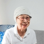 戦中の日常を振り返る山根ミヤ子さん＝神戸市長田区雲雀ケ丘２